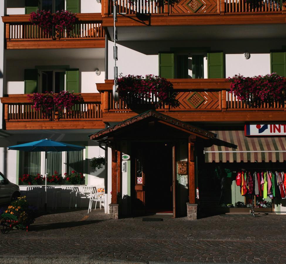 Garni Eden Hotell Canazei Eksteriør bilde